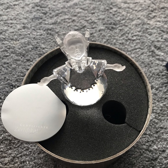 Larger size Swarovski crystal angel figurine - Picture 1 of 5
